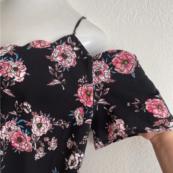 Bags to Wishes Floral Off Shoulder Cold Shoulder Top 2X - Picture 3 of 6